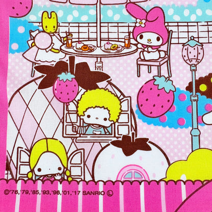 Japonský bavlněný šátek Sanrio Characters – Jahodové městečko 30 × 30 cm – Made in Japan
