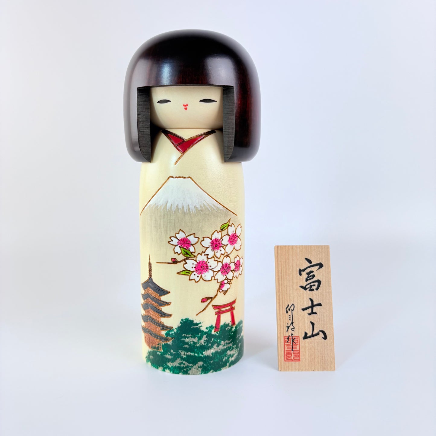 Autorská kokeshi Fujisan – Hora Fuji a sakury | Usaburo | Made in Japan