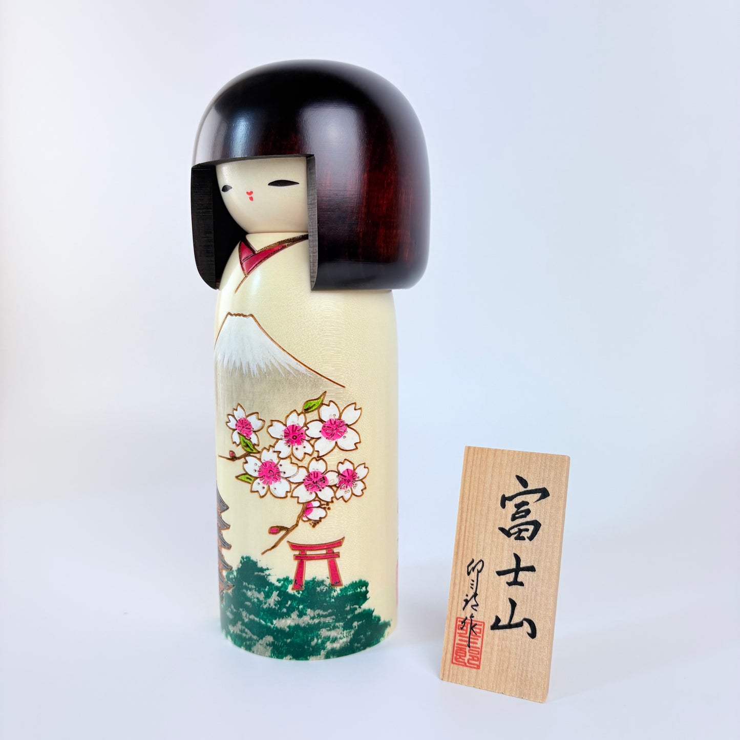 Autorská kokeshi Fujisan – Hora Fuji a sakury | Usaburo | Made in Japan