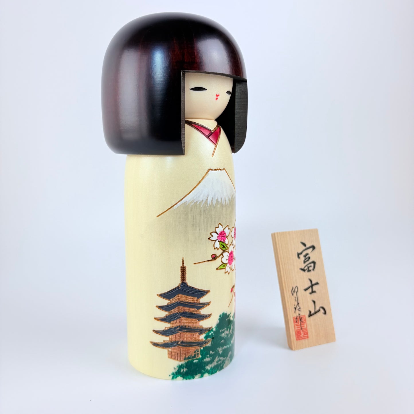 Autorská kokeshi Fujisan – Hora Fuji a sakury | Usaburo | Made in Japan