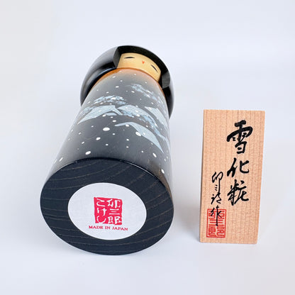 Autorská kokeshi Yukigesho – Zimní krajina | Usaburo | Made in Japan