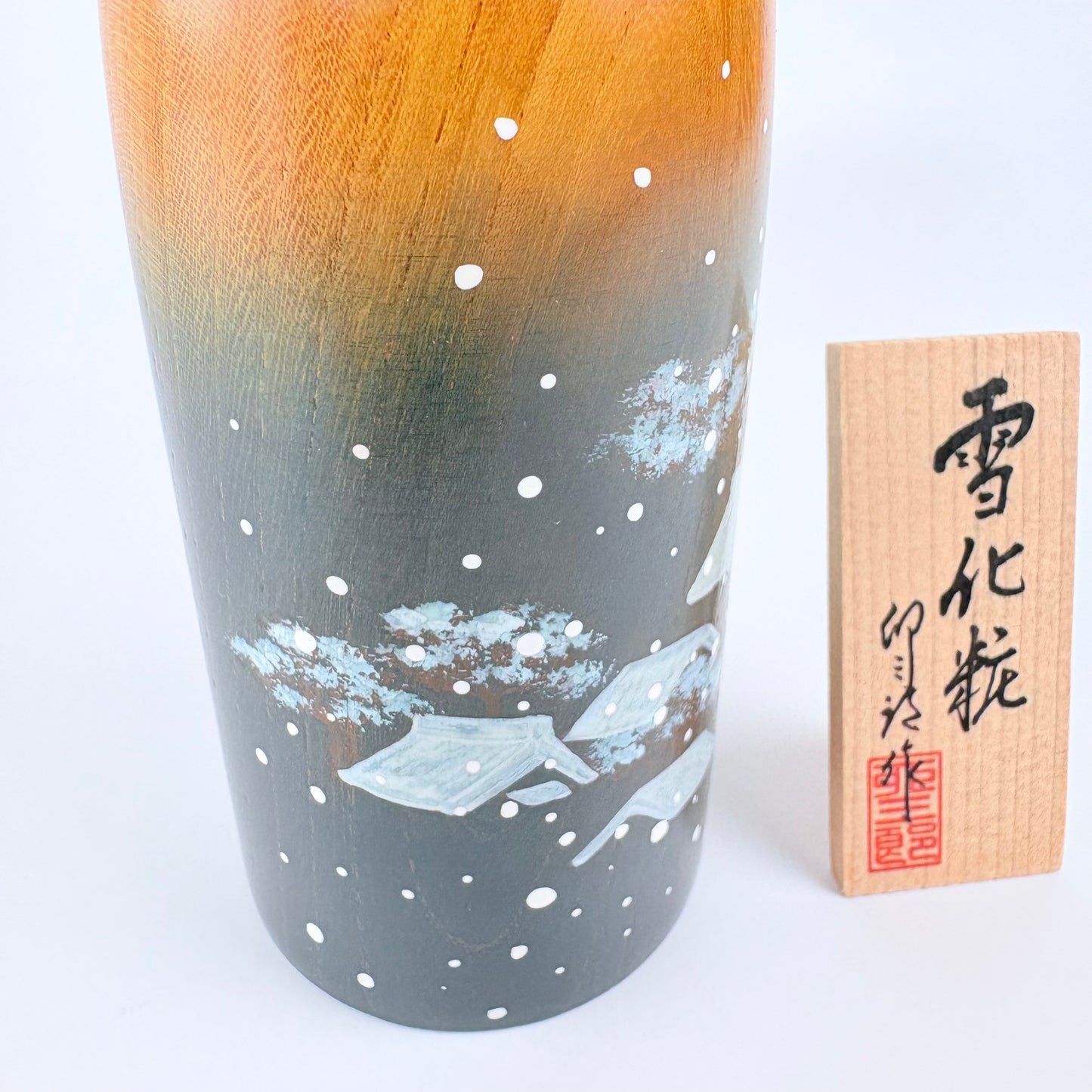 Autorská kokeshi Yukigesho – Zimní krajina | Usaburo | Made in Japan