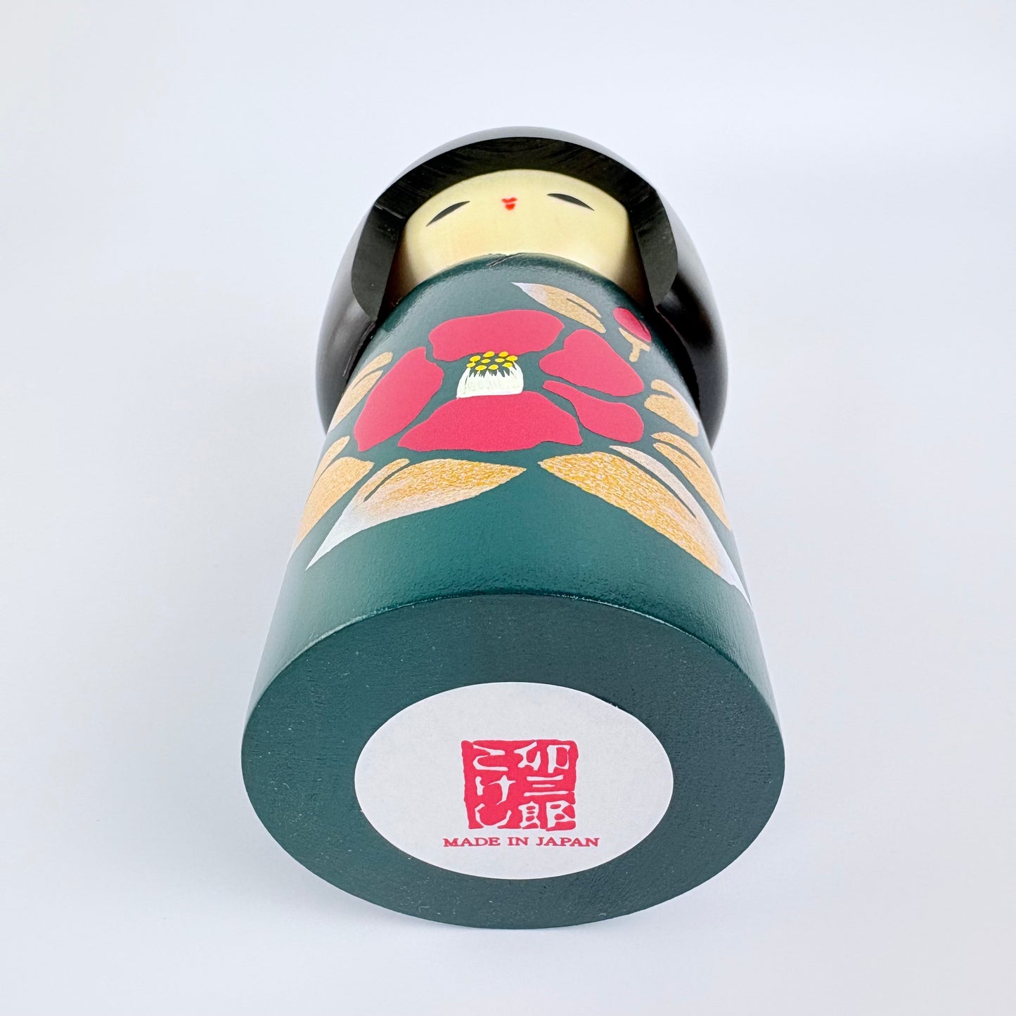 Autorská kokeshi Tsubaki – Japonská kamélie | Usaburo | Made in Japan