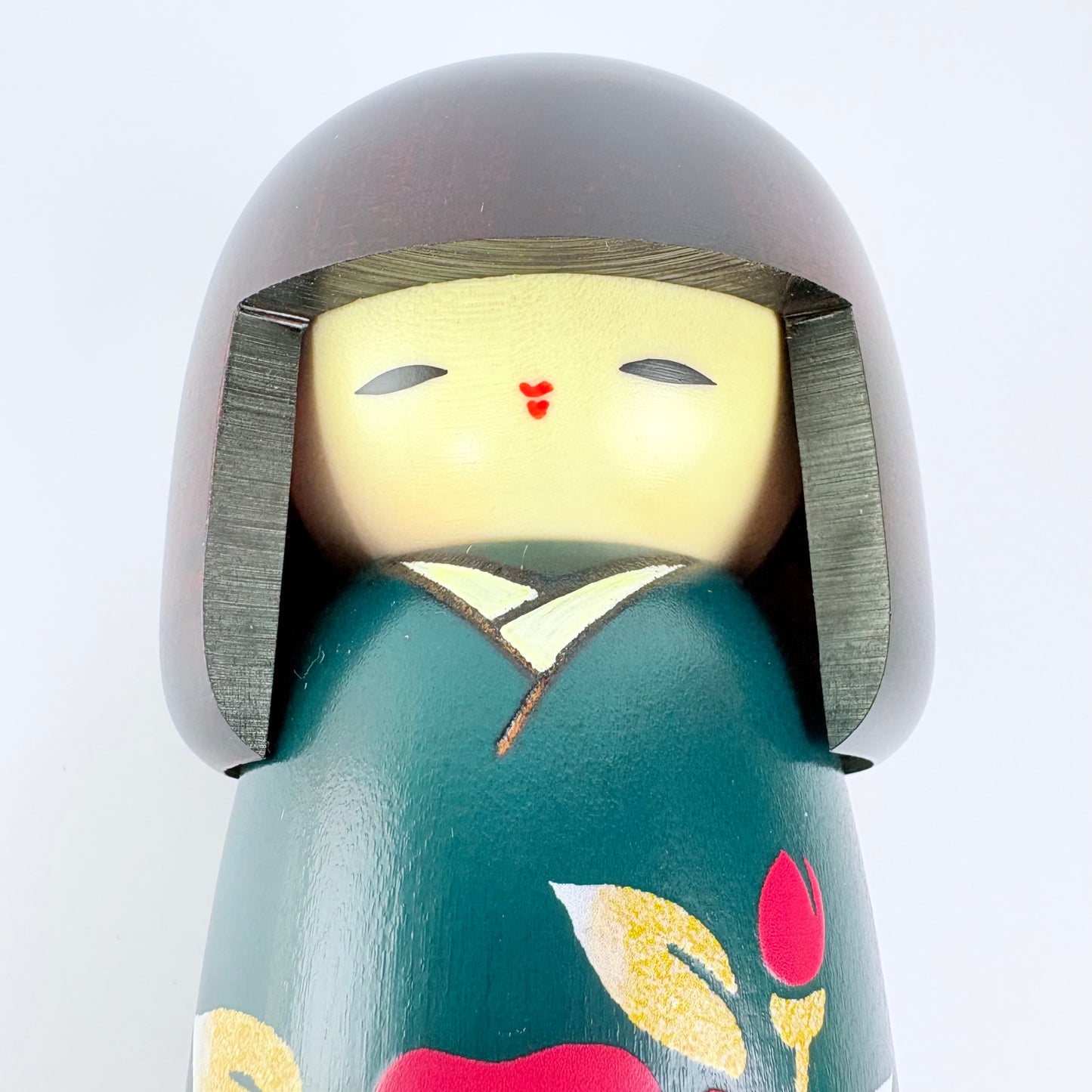 Autorská kokeshi Tsubaki – Japonská kamélie | Usaburo | Made in Japan