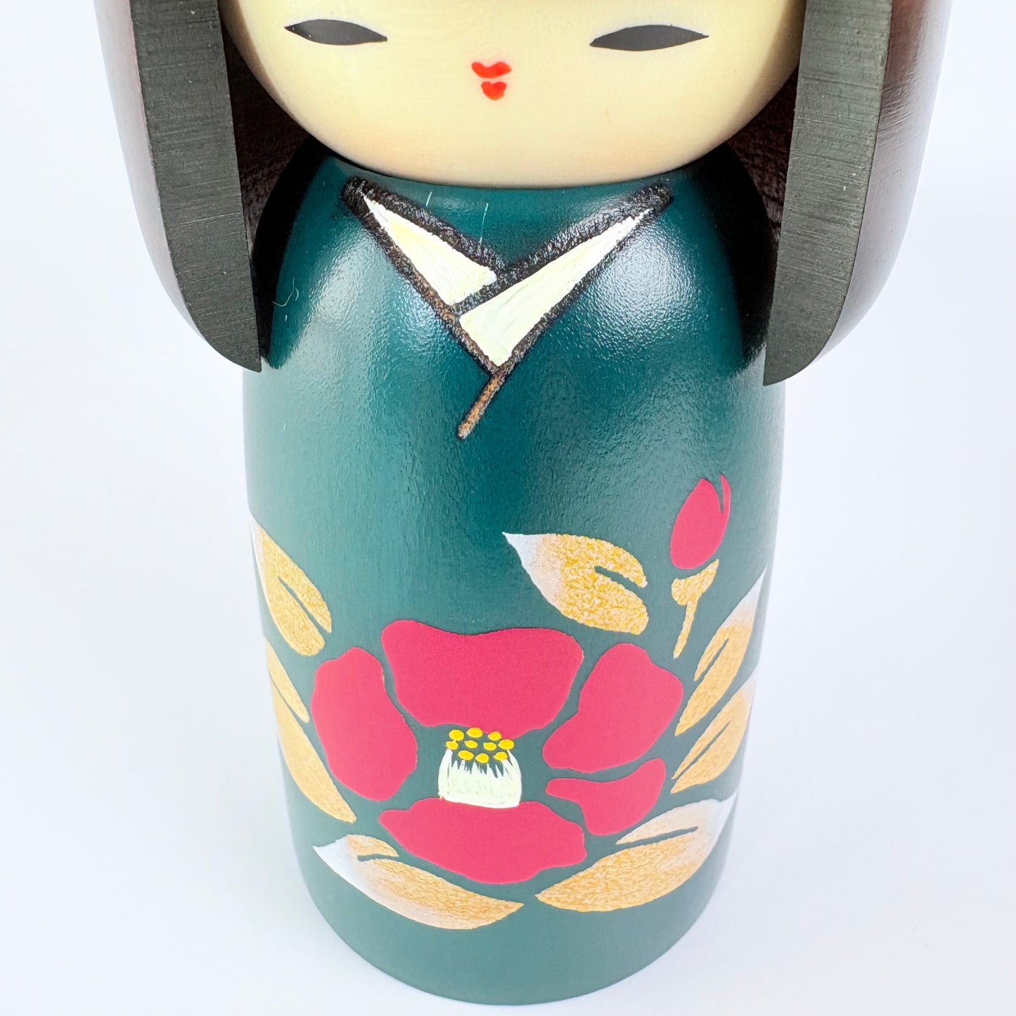 Autorská kokeshi Tsubaki – Japonská kamélie | Usaburo | Made in Japan