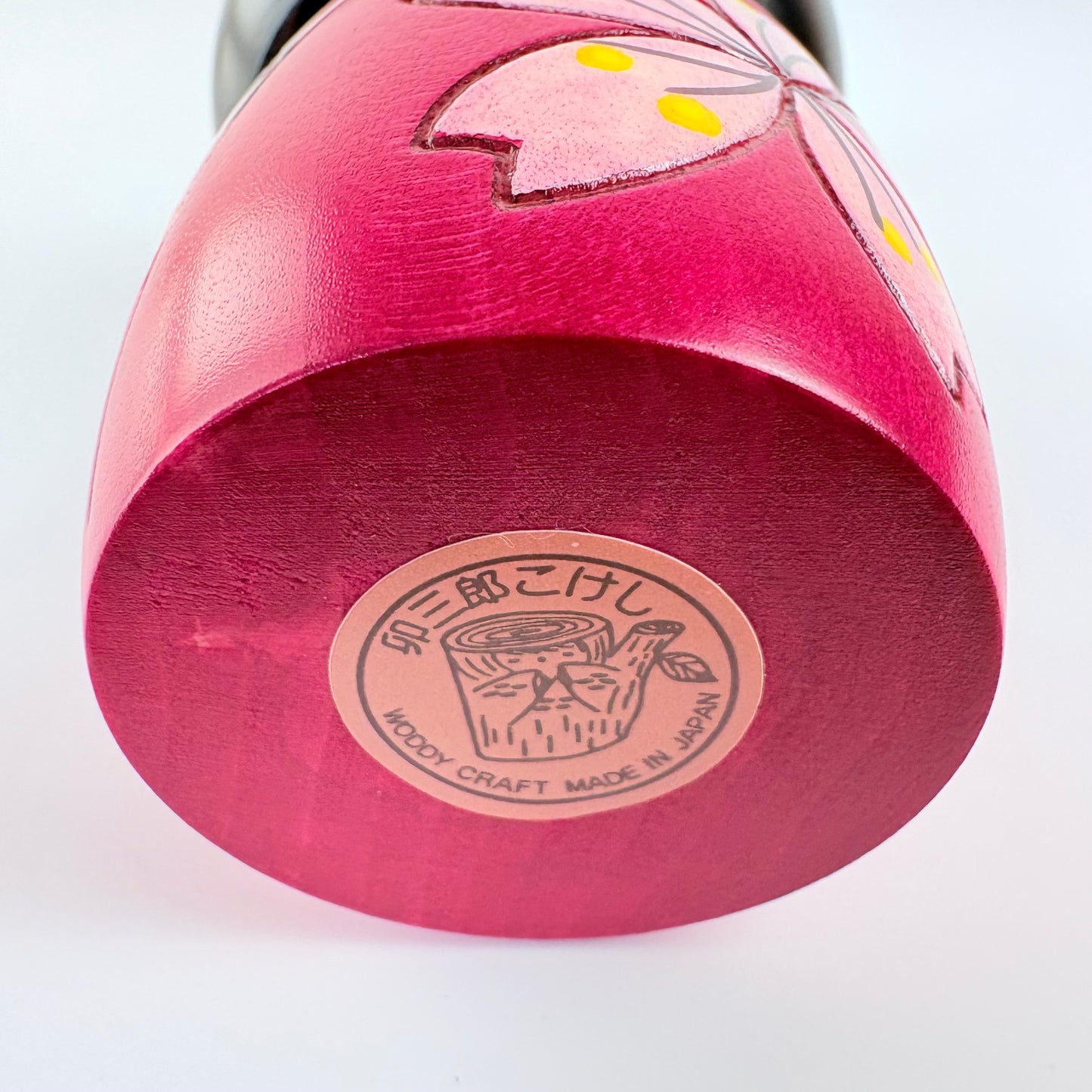 Autorská kokeshi Hana wa Sakura – Květ sakury | Usaburo | Made in Japan
