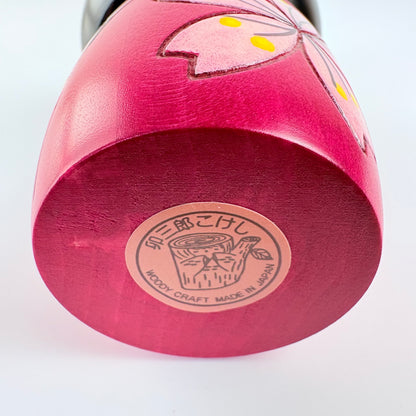 Autorská kokeshi Hana wa Sakura – Květ sakury | Usaburo | Made in Japan