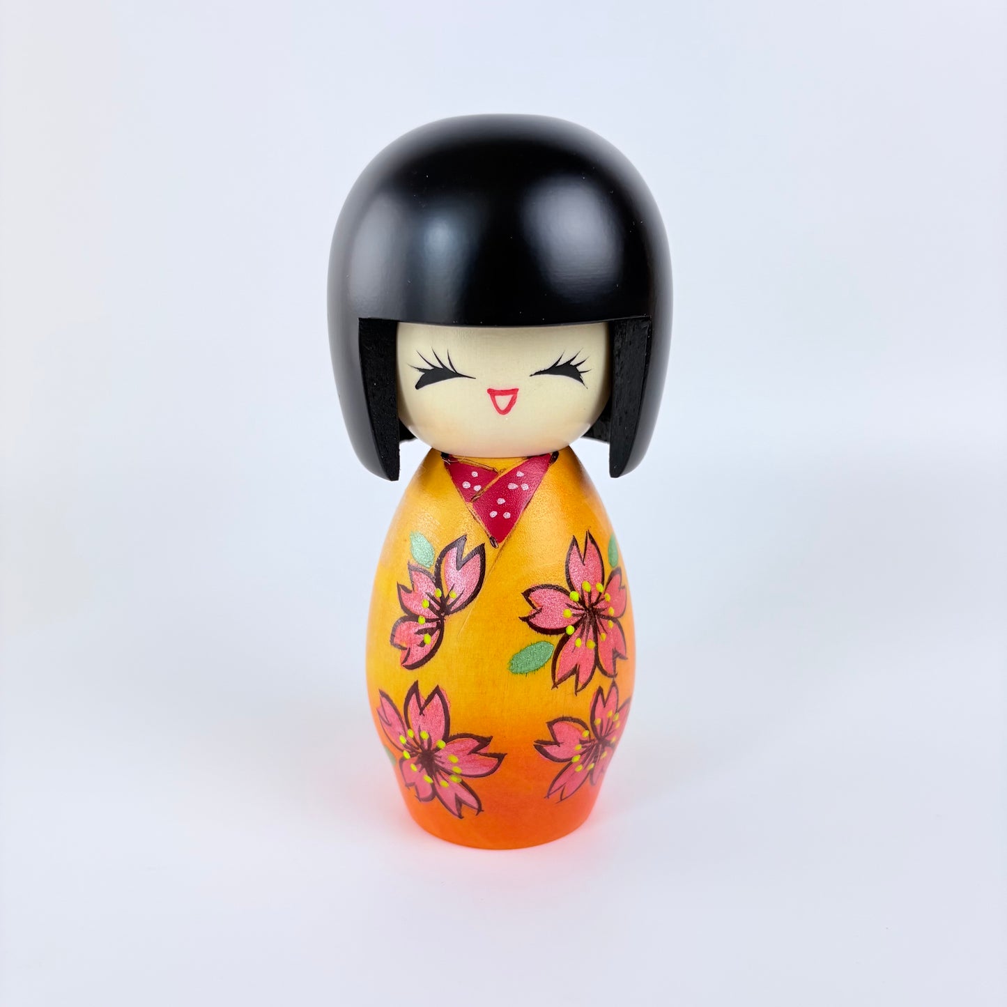 Autorská kokeshi Sakura Sakura – Rozkvetlé sakury | Made in Japan