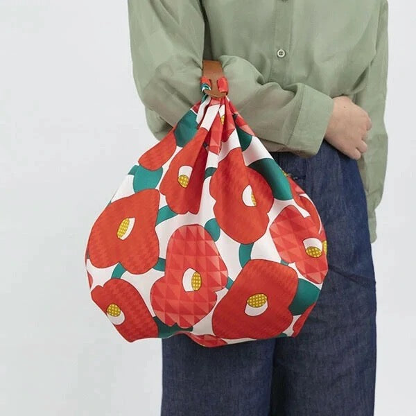 Voděodolné furoshiki Tsubaki 70 × 70 cm / polyester / Made in Japan – Kyoto