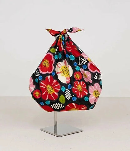 Voděodolné furoshiki Hana černé 70 × 70 cm / polyester / Made in Japan – Kyoto