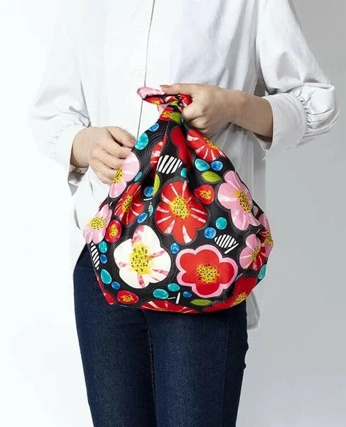 Voděodolné furoshiki Hana černé 70 × 70 cm / polyester / Made in Japan – Kyoto
