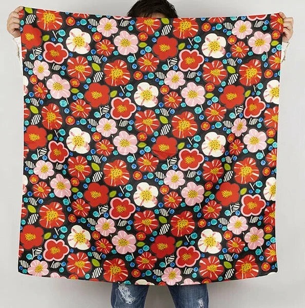 Furoshiki Black Floral 100×100 cm – japonský šátek na balení dárků | Made in Japan